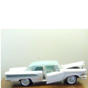 1958 Ford Edsel Citation Diecast Model Car White & Mint Green 1/32 Scale Diecast